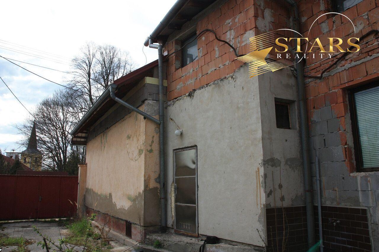 Vaša šanca na nový začiatok: Rodinný dom s pekárňou v malebných Vaďovciach!