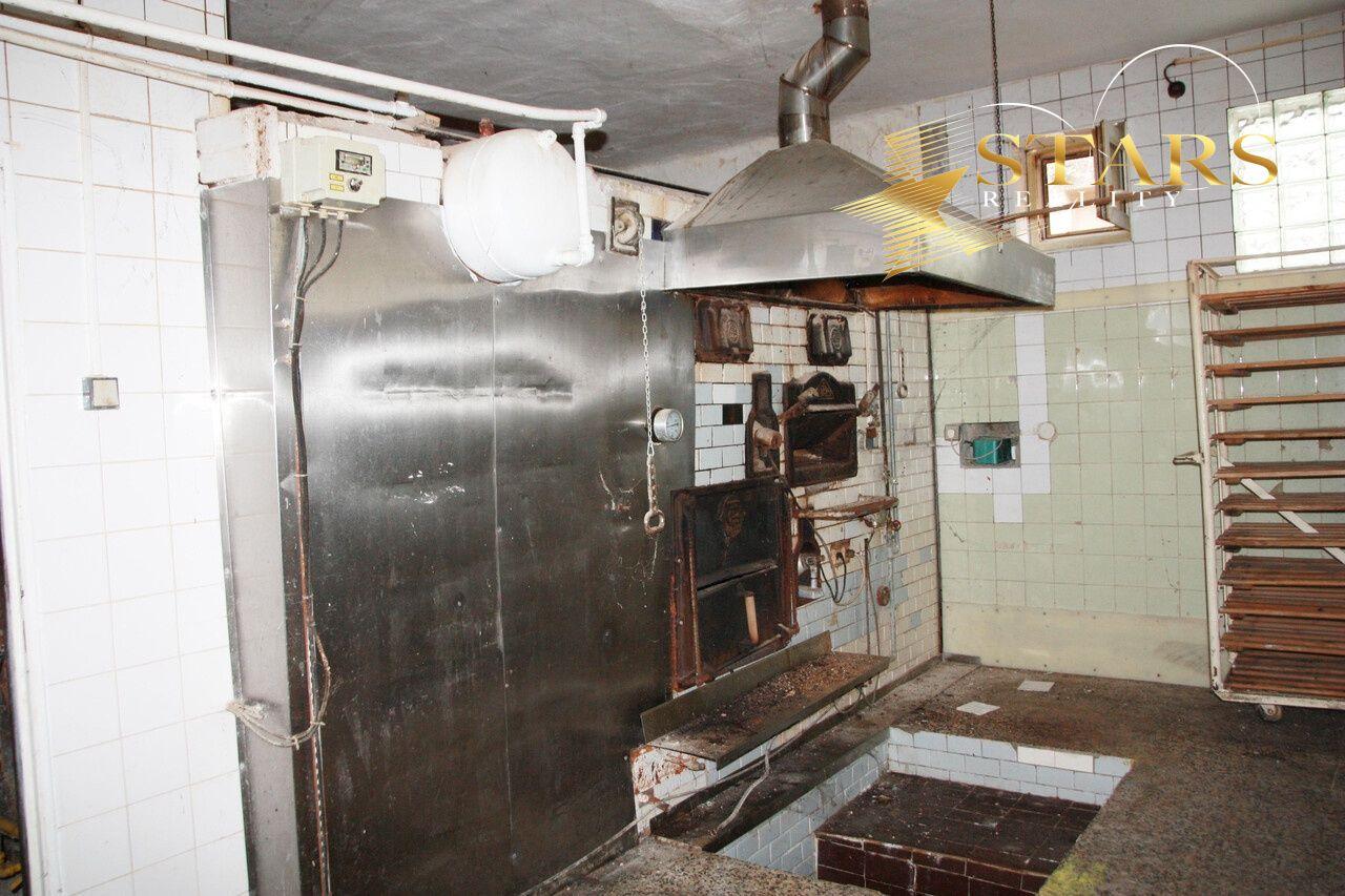 Vaša šanca na nový začiatok: Rodinný dom s pekárňou v malebných Vaďovciach!