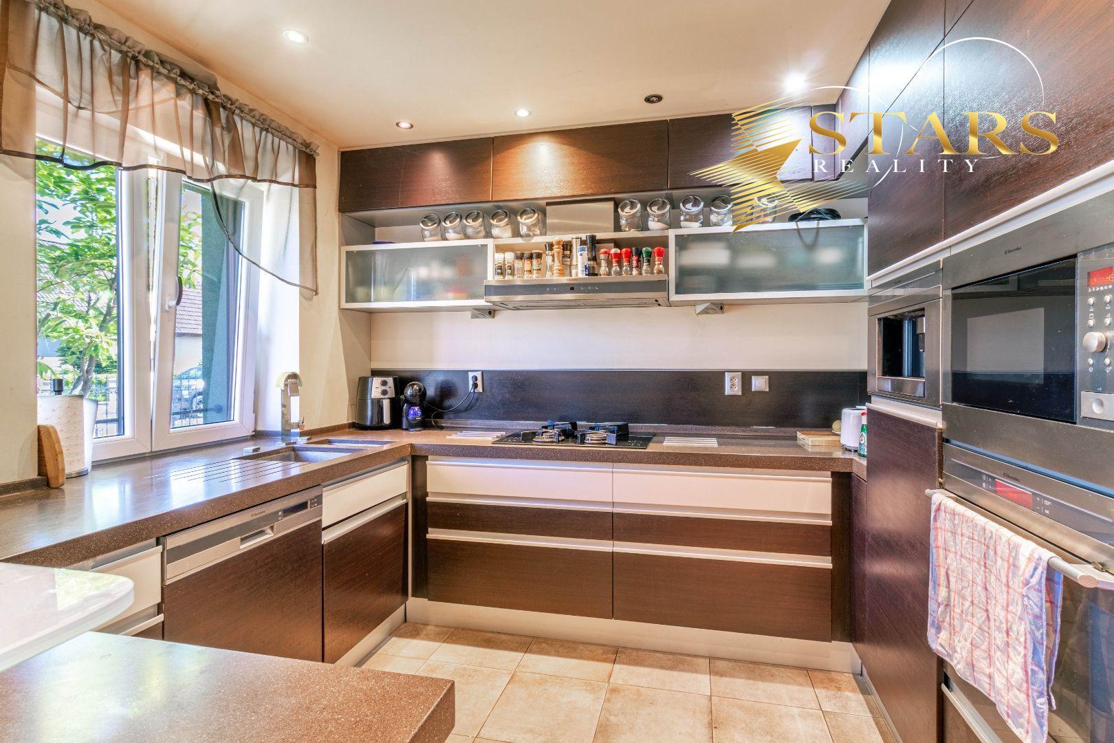 Rodinný dom, ktorý si zamilujete! Komfort, priestor a súkromie v Novóm Meste nad Váhom