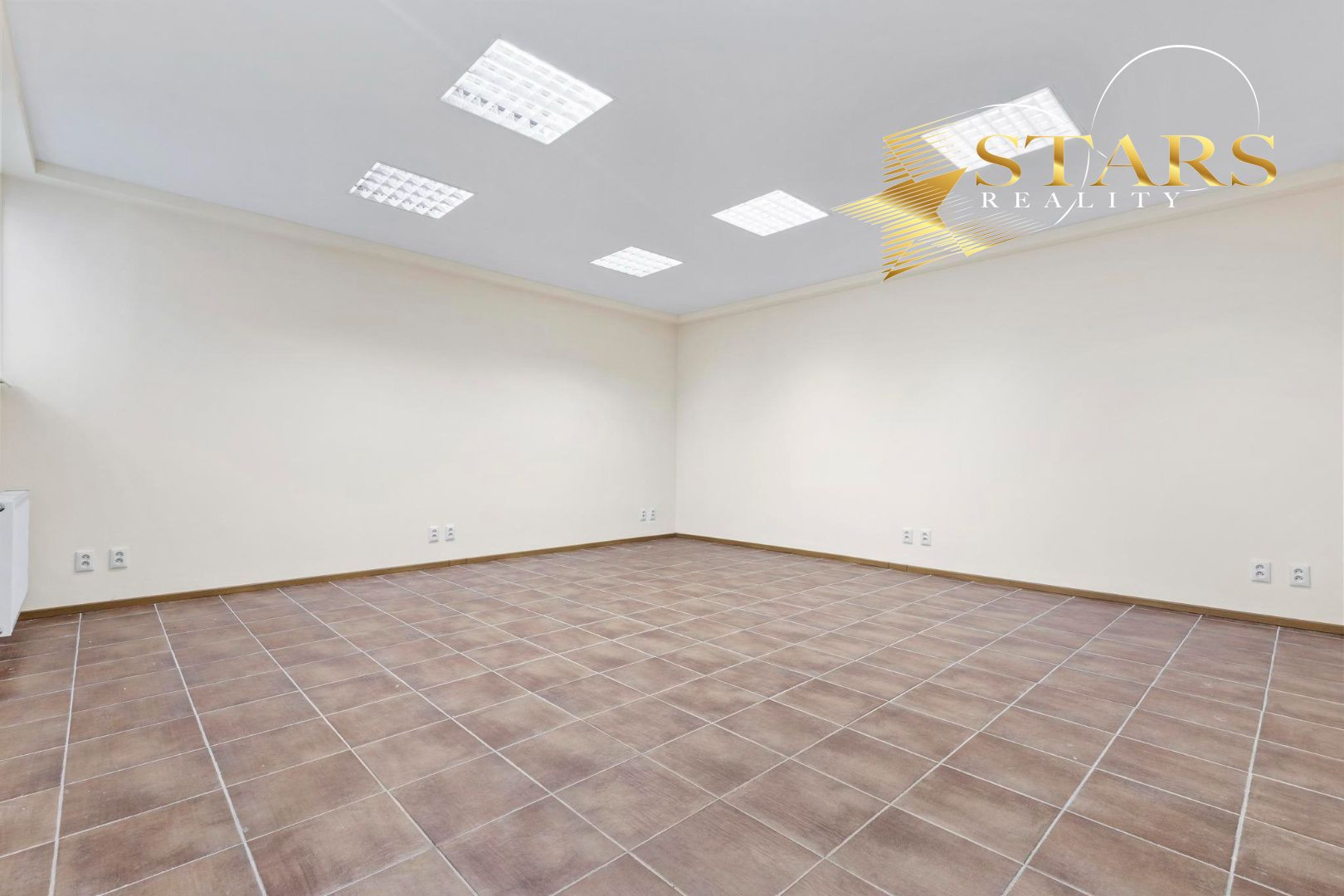 SUPER PONUKA!!! prenájom spodného podlažia o výmere 140 m²  v Šamoríne, ul. Hviezdna