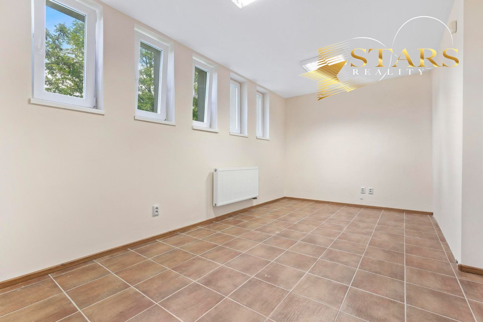 SUPER PONUKA!!! prenájom spodného podlažia o výmere 140 m²  v Šamoríne, ul. Hviezdna