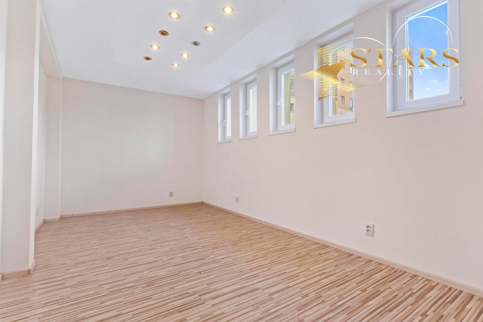 SUPER PONUKA!!! prenájom spodného podlažia o výmere 140 m²  v Šamoríne, ul. Hviezdna