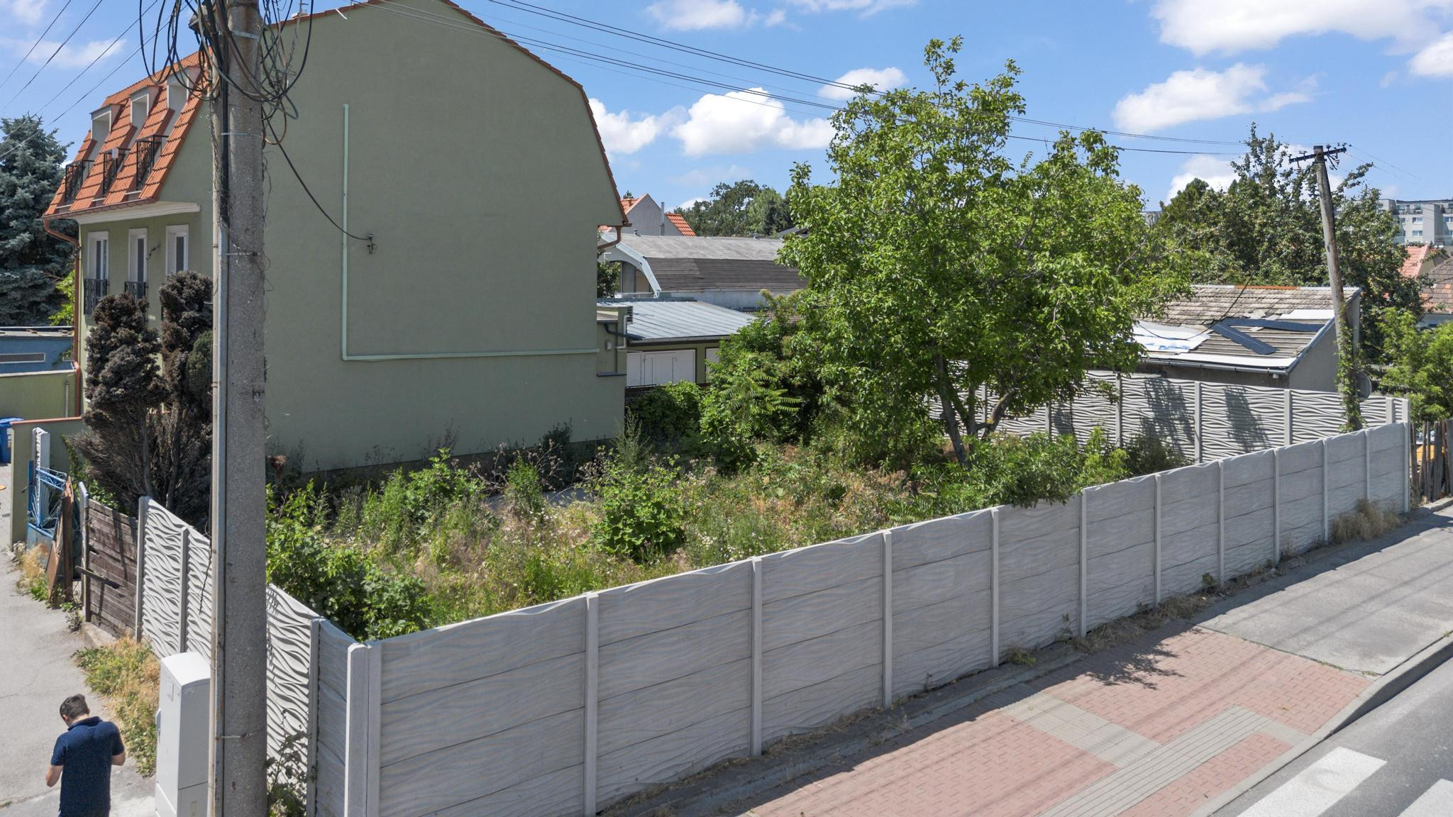 Stavebný pozemok s UPÍ na 4 podlažný objekt -Ružinov, Galvaniho