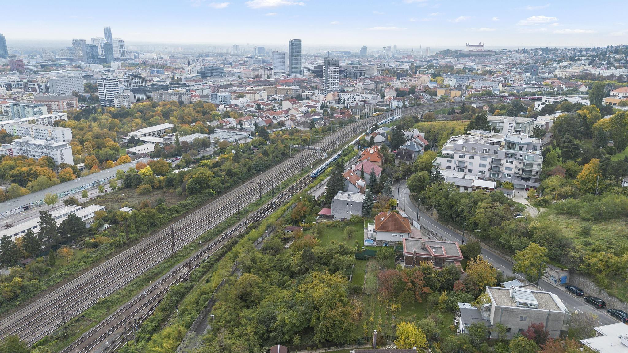 Koliba – 732 m² stavebný pozemok s projektom na 3 byty, výhľad