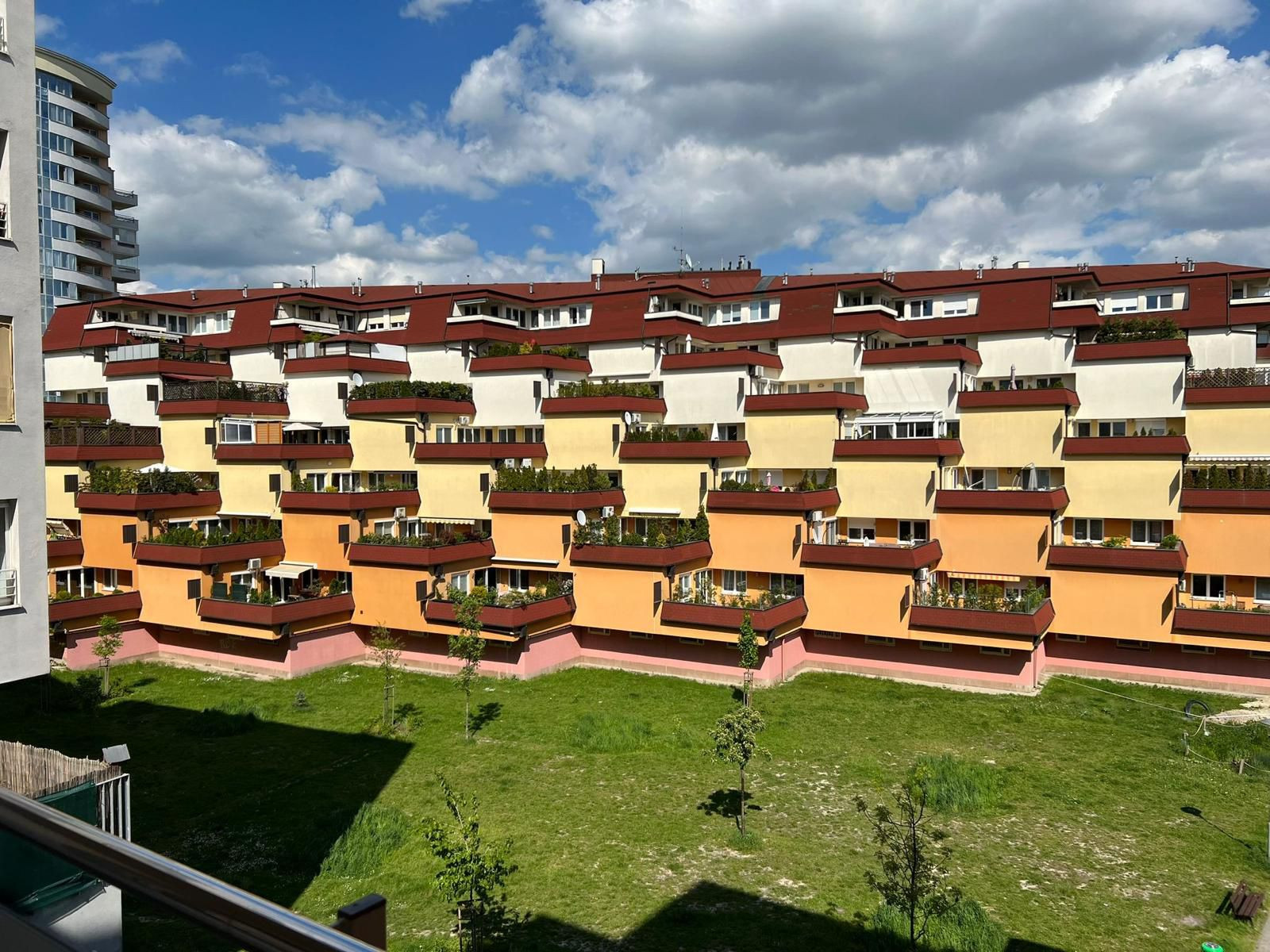 Prenájom 3,5-izbového bytu – Dlhé diely (komplex Kaskády)