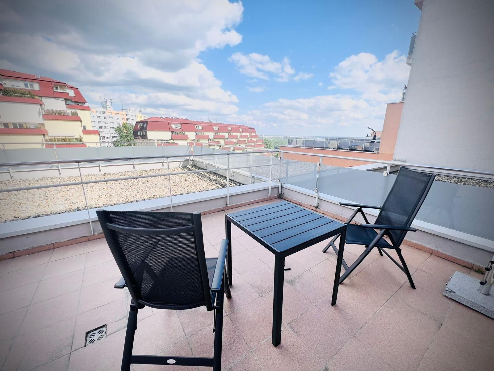 Prenájom 3,5-izbového bytu – Dlhé diely (komplex Kaskády)