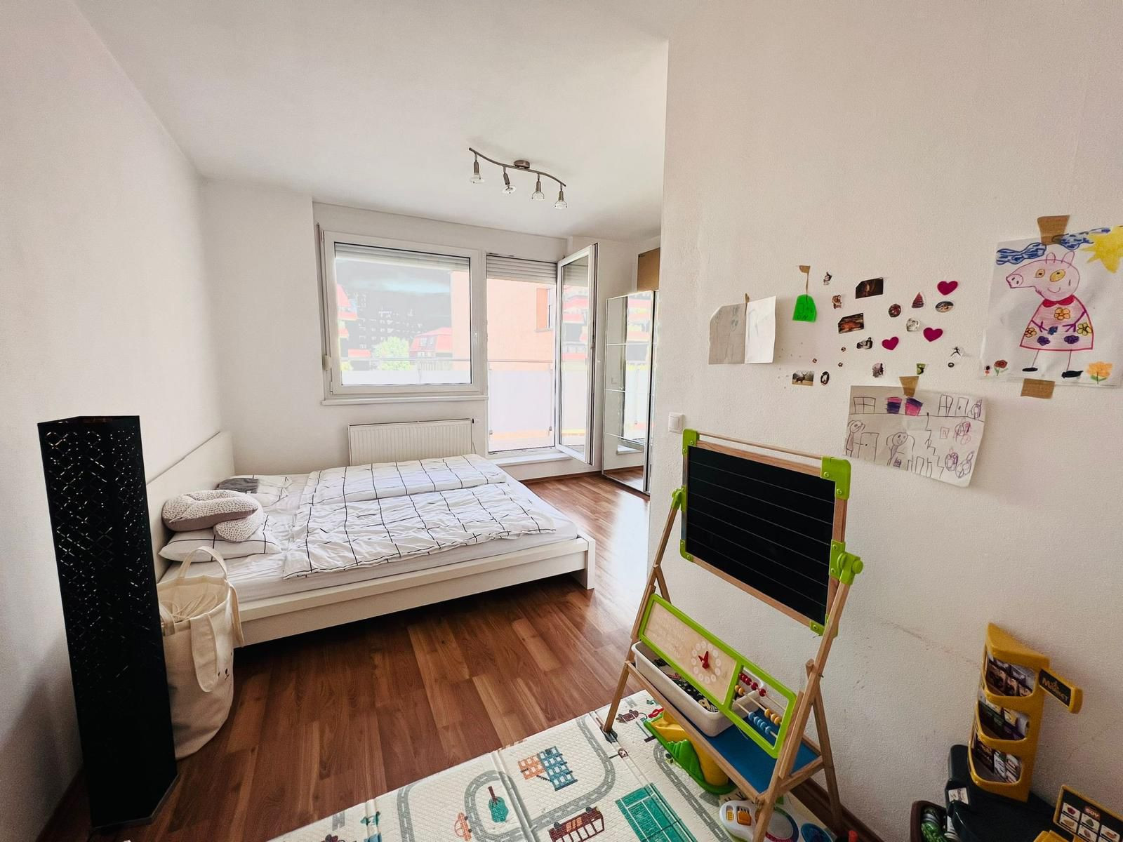 Prenájom 3,5-izbového bytu – Dlhé diely (komplex Kaskády)