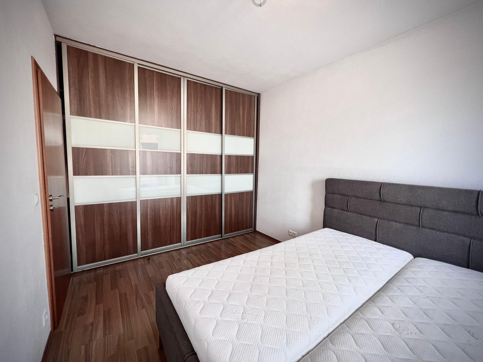 Prenájom 3,5-izbového bytu – Dlhé diely (komplex Kaskády)