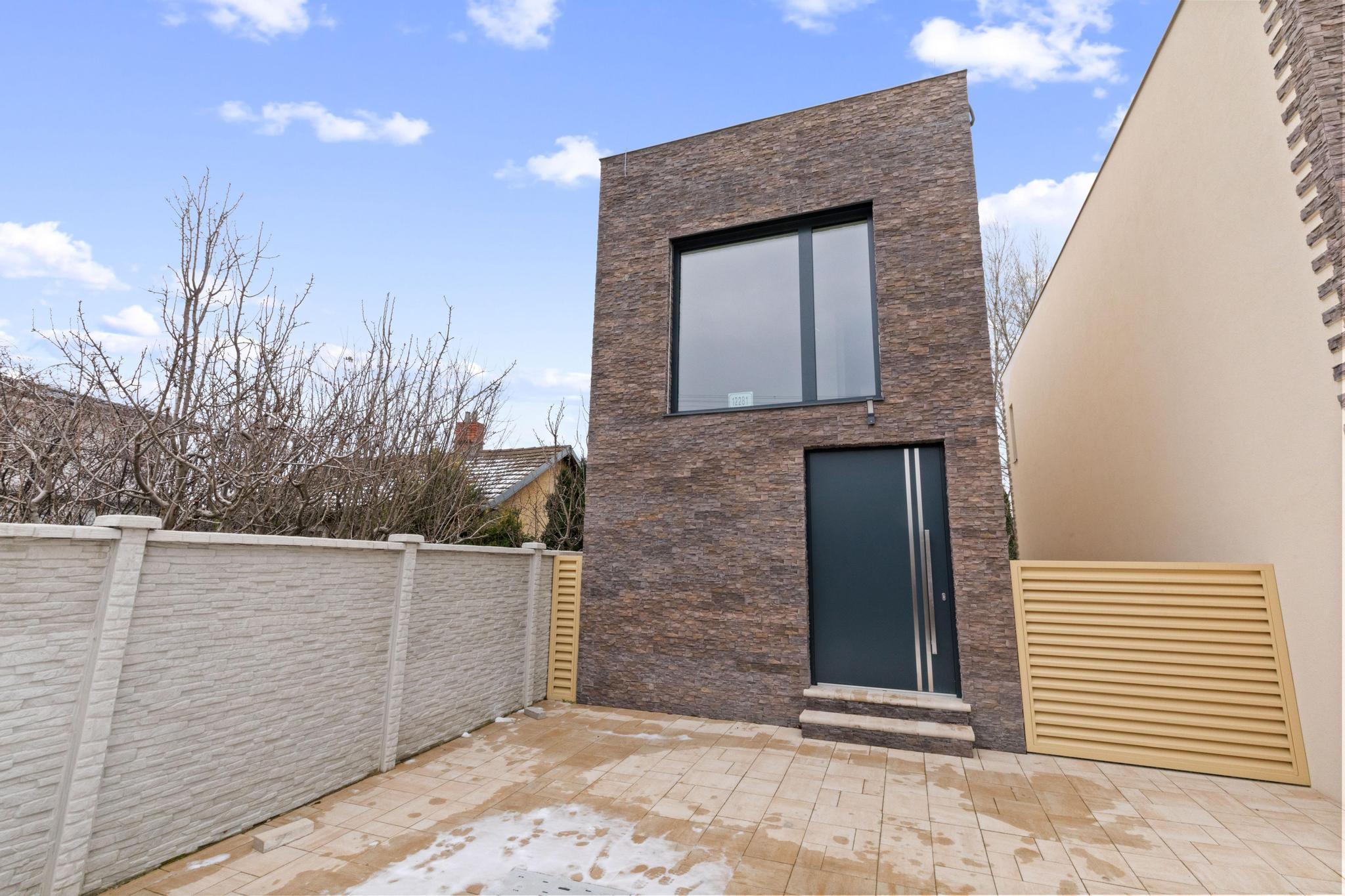 NOVOSTAVBA, MODERNÝ DOM S PRIAMYM PRÍSTUPOM K VODE