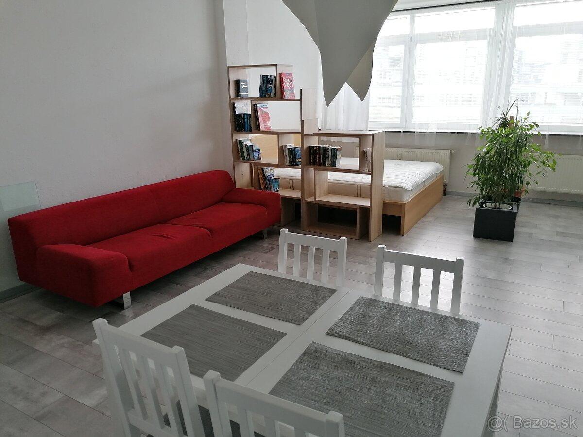 Moderný 2-izbový byt na prenájom v top lokalite – Trnavská cesta