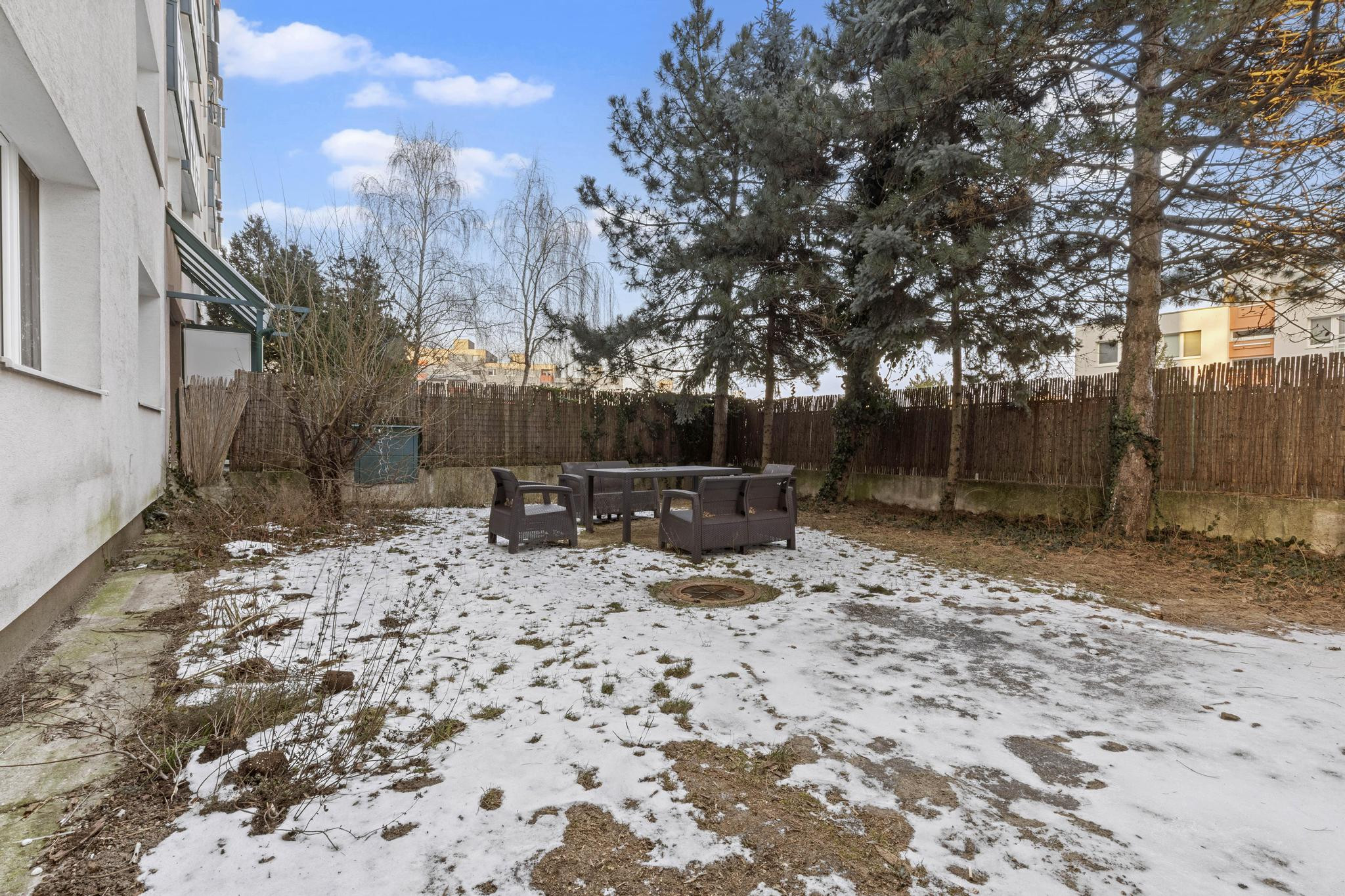 2-izbový byt so súkromnou záhradou v Karlovej Vsi