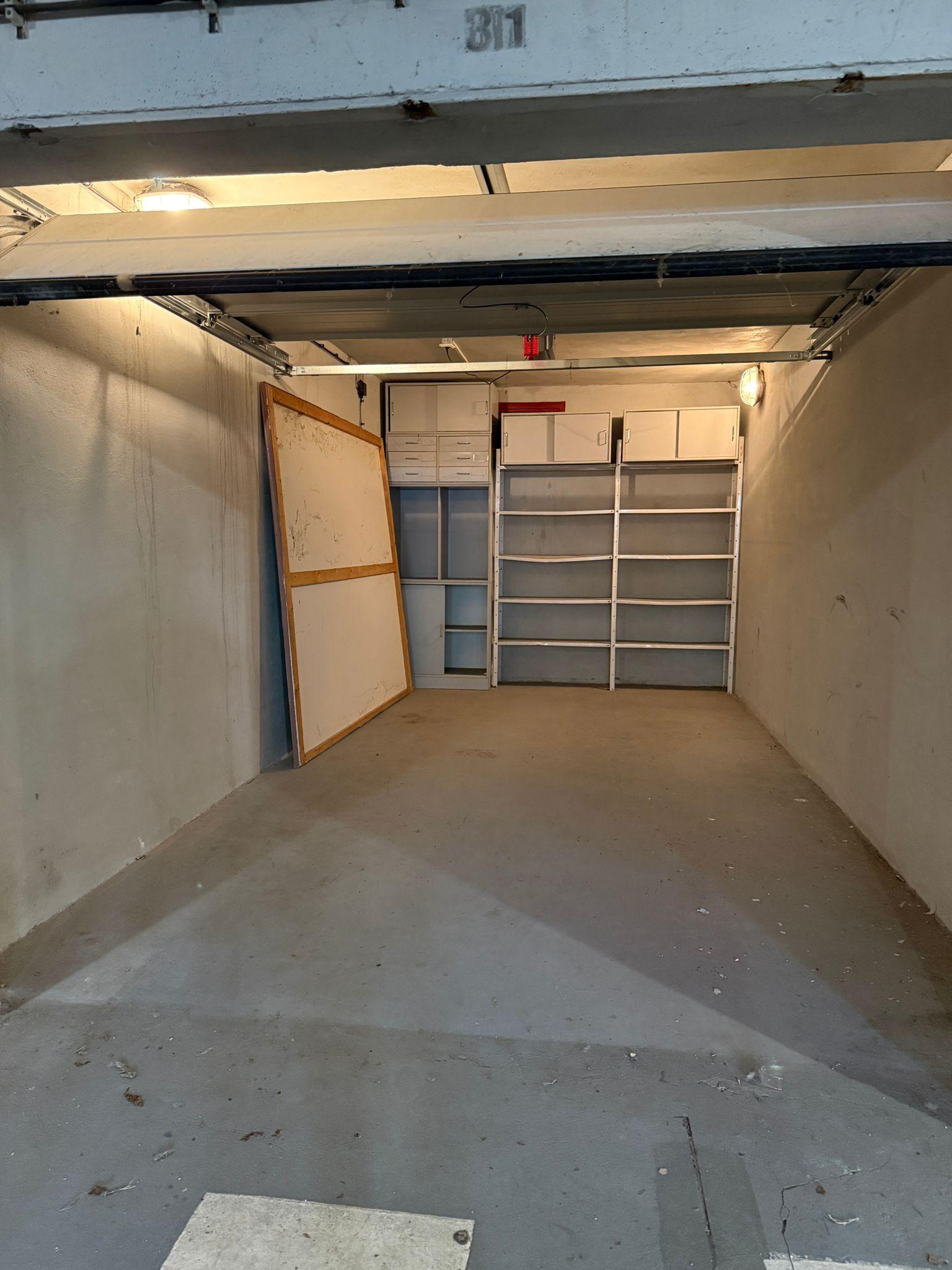 Garážový box 16 m² s diaľkovým ovládaním – Podunajské Biskupice