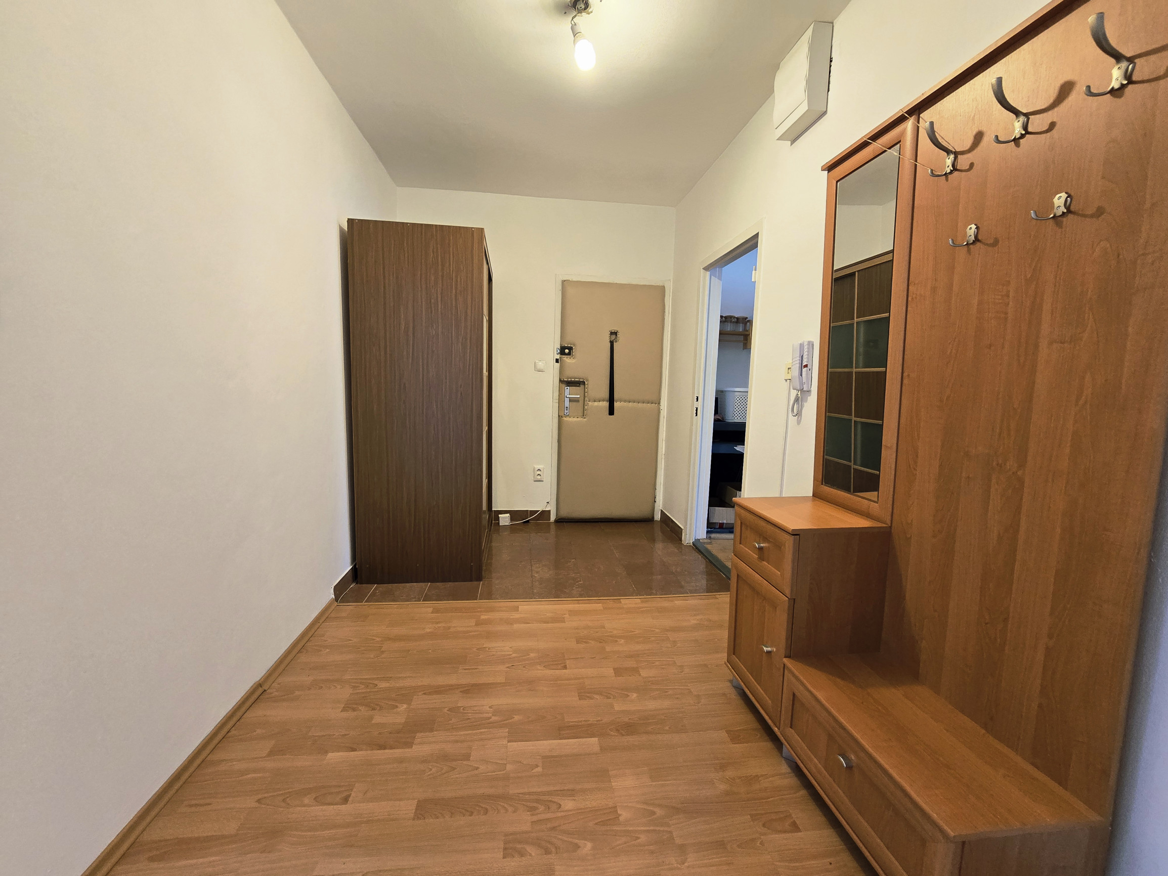 NA PREDAJ 3 IZBOVÝ BYT LEVICE