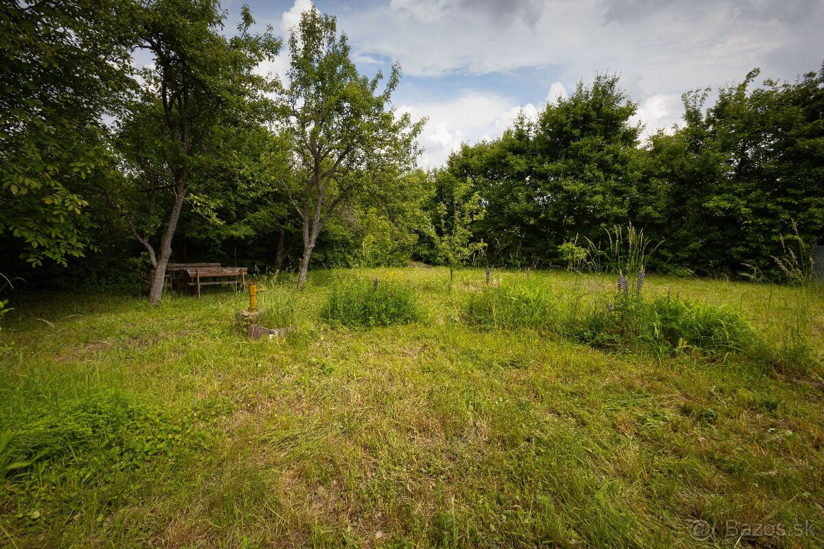 ZÁHRADA POD ŽIBRICOU – 385 m² | STUDŇA | ELEKTRINA | 10 MIN. OD NITRY