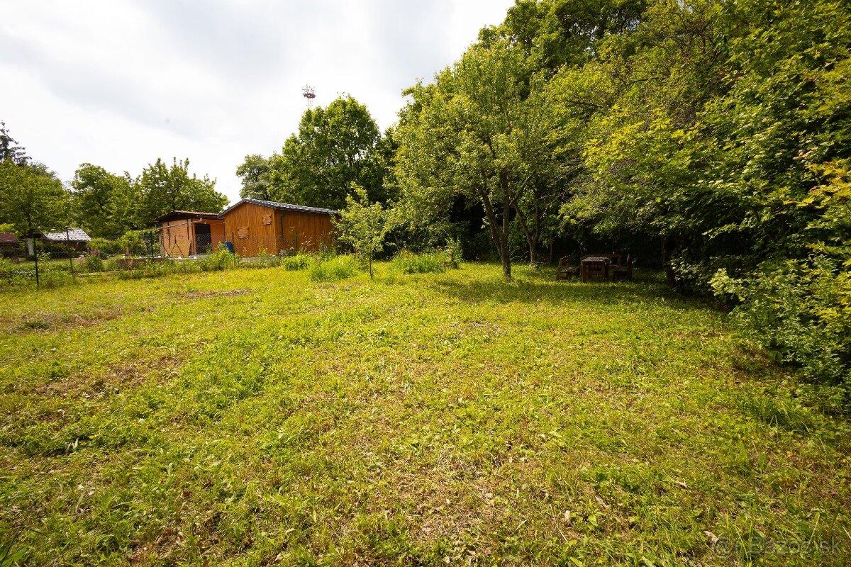 ZÁHRADA POD ŽIBRICOU – 385 m² | STUDŇA | ELEKTRINA | 10 MIN. OD NITRY