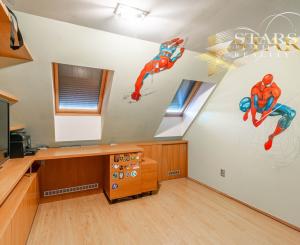 Rodinný dom, ktorý si zamilujete! Komfort, priestor a súkromie v Novóm Meste nad Váhom