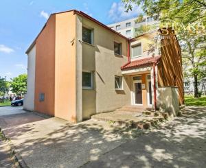 SUPER PONUKA!!! prenájom spodného podlažia o výmere 140 m²  v Šamoríne, ul. Hviezdna