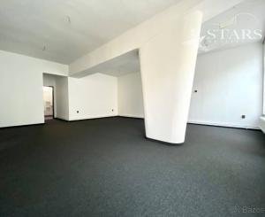 Predaj novo zrekonštruovaných obchodných a kancelárskych priestorov so služobným bytom v srdci Račianskeho mýta