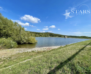 Štýlové bývanie pri jazere a lese – 4-izbový dom so záhradou