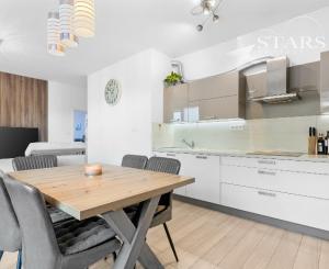 Štýlové bývanie so záhradou pri jazere len 20 minút od Bratislavy