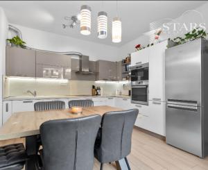 Štýlové bývanie so záhradou pri jazere len 20 minút od Bratislavy