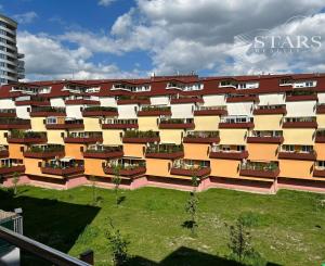 Prenájom 3,5-izbového bytu – Dlhé diely (komplex Kaskády)