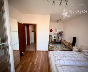 Prenájom 3,5-izbového bytu – Dlhé diely (komplex Kaskády)