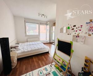 Prenájom 3,5-izbového bytu – Dlhé diely (komplex Kaskády)