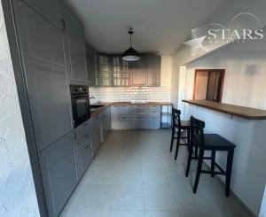 2-izbový byt so súkromnou záhradou v Karlovej Vsi