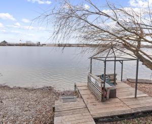 NOVOSTAVBA, MODERNÝ DOM S PRIAMYM PRÍSTUPOM K VODE