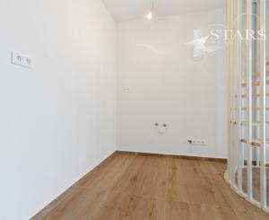 NOVOSTAVBA, MODERNÝ DOM S PRIAMYM PRÍSTUPOM K VODE