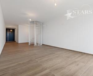 NOVOSTAVBA, MODERNÝ DOM S PRIAMYM PRÍSTUPOM K VODE