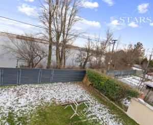 NOVOSTAVBA, MODERNÝ DOM S PRIAMYM PRÍSTUPOM K VODE