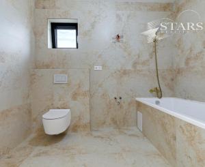 NOVOSTAVBA, MODERNÝ DOM S PRIAMYM PRÍSTUPOM K VODE