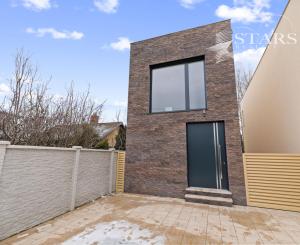 NOVOSTAVBA, MODERNÝ DOM S PRIAMYM PRÍSTUPOM K VODE