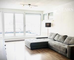 Prenájom 3,5-izbového bytu –  Dlhé Diely, Bratislava