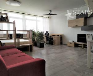 Moderný 2-izbový byt na prenájom v top lokalite – Trnavská cesta