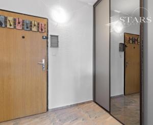 2-izbový byt so súkromnou záhradou v Karlovej Vsi,Ľudovíta Fullu.