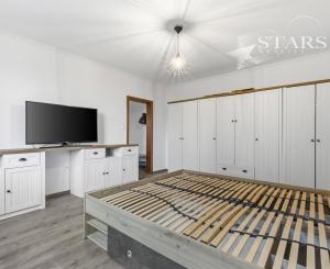 2-izbový byt so súkromnou záhradou v Karlovej Vsi