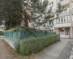 2-izbový byt so súkromnou záhradou v Karlovej Vsi