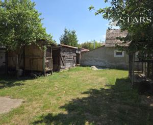 Vymeňte mestský ruch za vidiecku idylu s obrovským pozemkom
