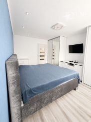 NA PRENÁJOM VÝNIMOČNÝ A NADČASOVÝ 3-IZBOVÝ BYT V TOPOĽČANOCH