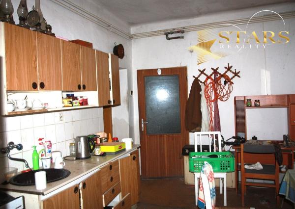 Vaša šanca na nový začiatok: Rodinný dom s pekárňou v malebných Vaďovciach!