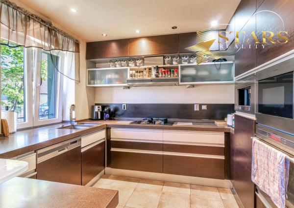 Rodinný dom, ktorý si zamilujete! Komfort, priestor a súkromie v Novóm Meste nad Váhom