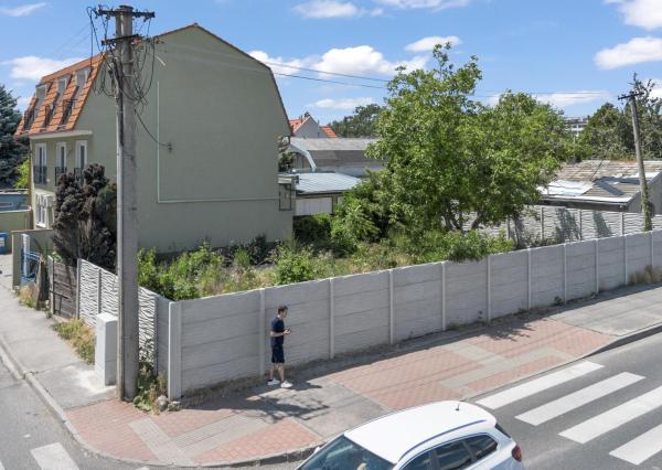 Stavebný pozemok s UPÍ na 4 podlažný objekt -Ružinov, Galvaniho