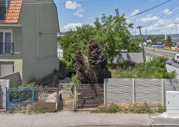 Stavebný pozemok s UPÍ na 4 podlažný objekt -Ružinov, Galvaniho