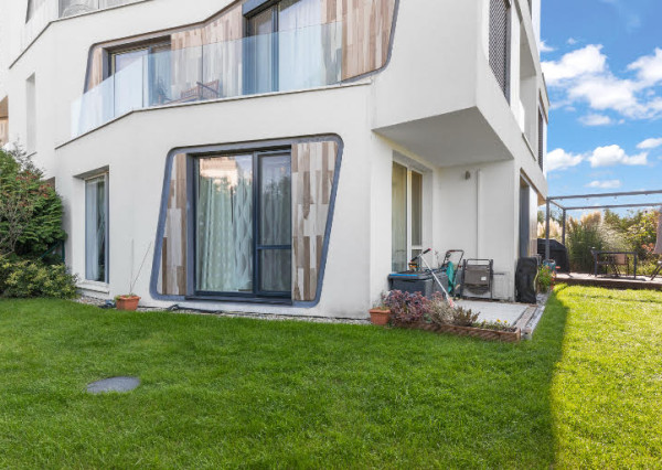 Štýlové bývanie so záhradou pri jazere len 20 minút od Bratislavy