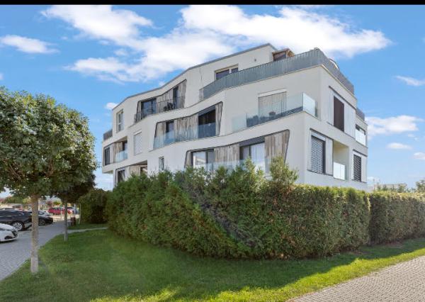 Štýlové bývanie so záhradou pri jazere len 20 minút od Bratislavy