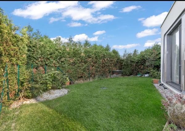 Štýlové bývanie so záhradou pri jazere len 20 minút od Bratislavy