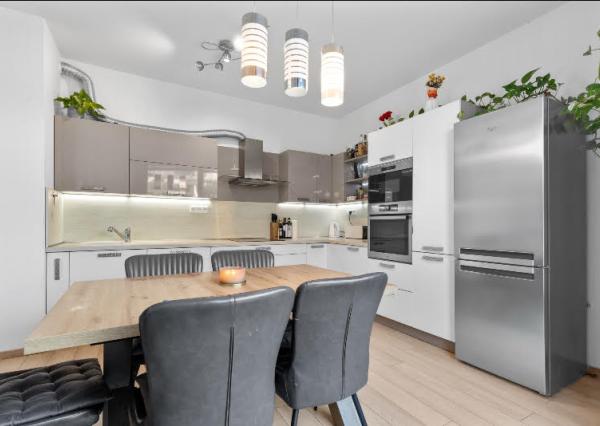 Štýlové bývanie so záhradou pri jazere len 20 minút od Bratislavy